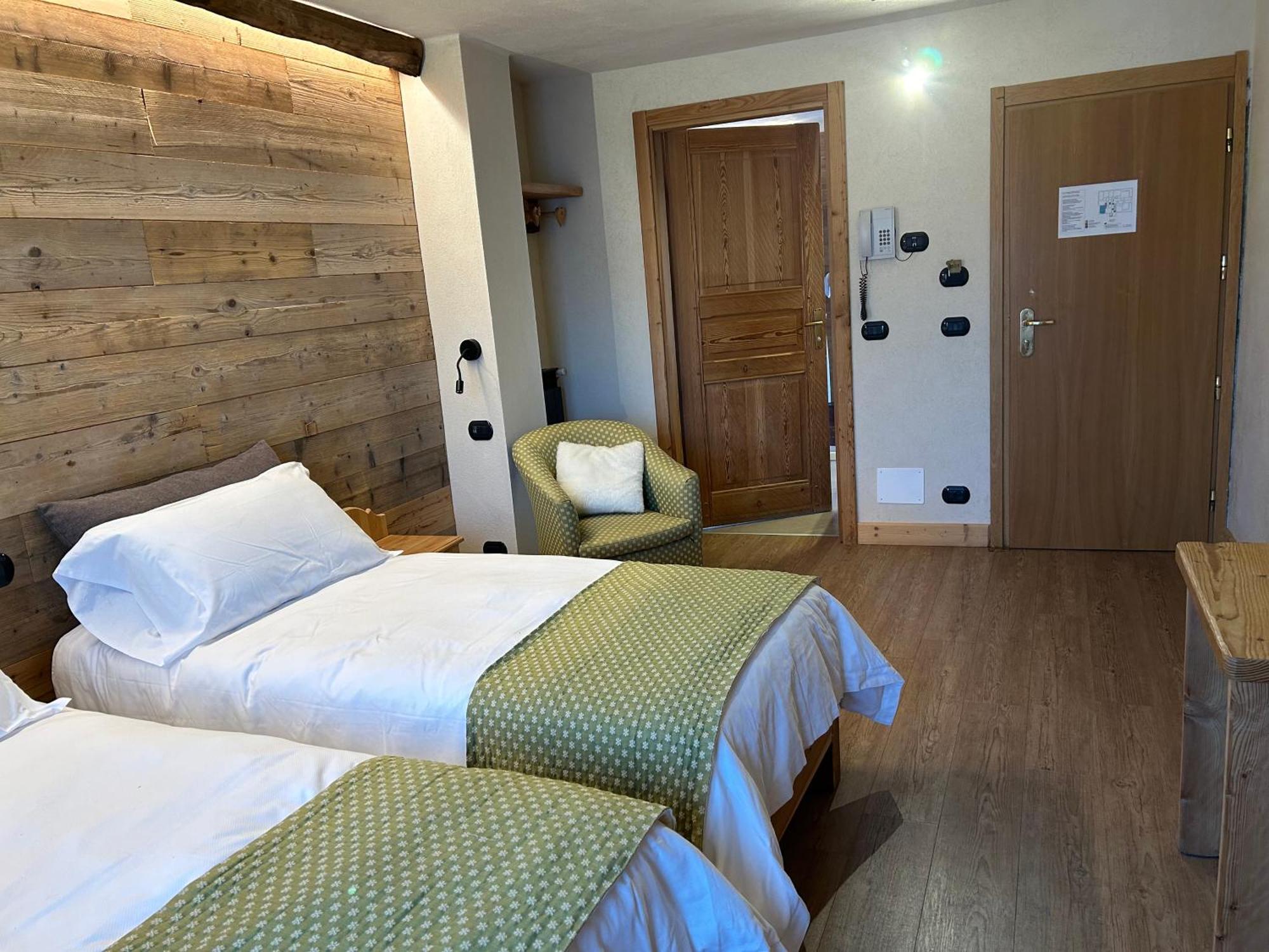 Hotel Stella Alpina Oulx Buitenkant foto